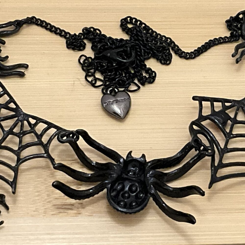 RARE Betsey Johnson Spider Necklace & Earring SET | Creep Show Goth Halloween - Picture 4 of 6